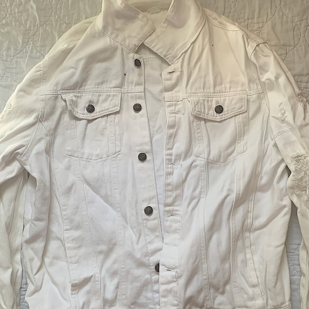 White denim jacket no brand with rips on distressed sleeves